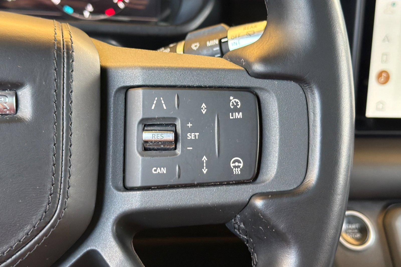 Used 2021 Land Rover Defender 110 X-Dynamic HSE AWD/4WD image 28