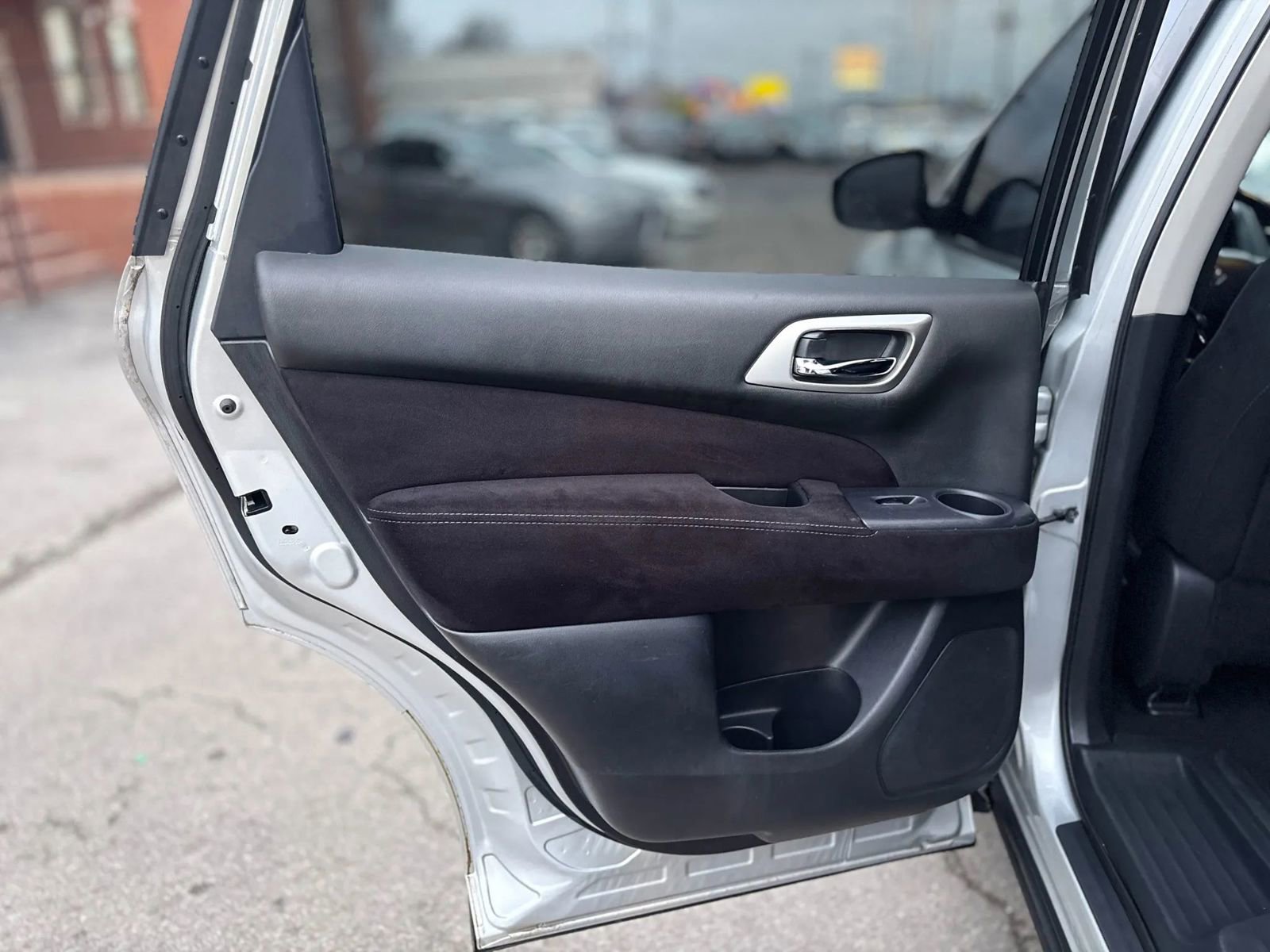 Used 2013 Nissan Pathfinder SV FWD image 12