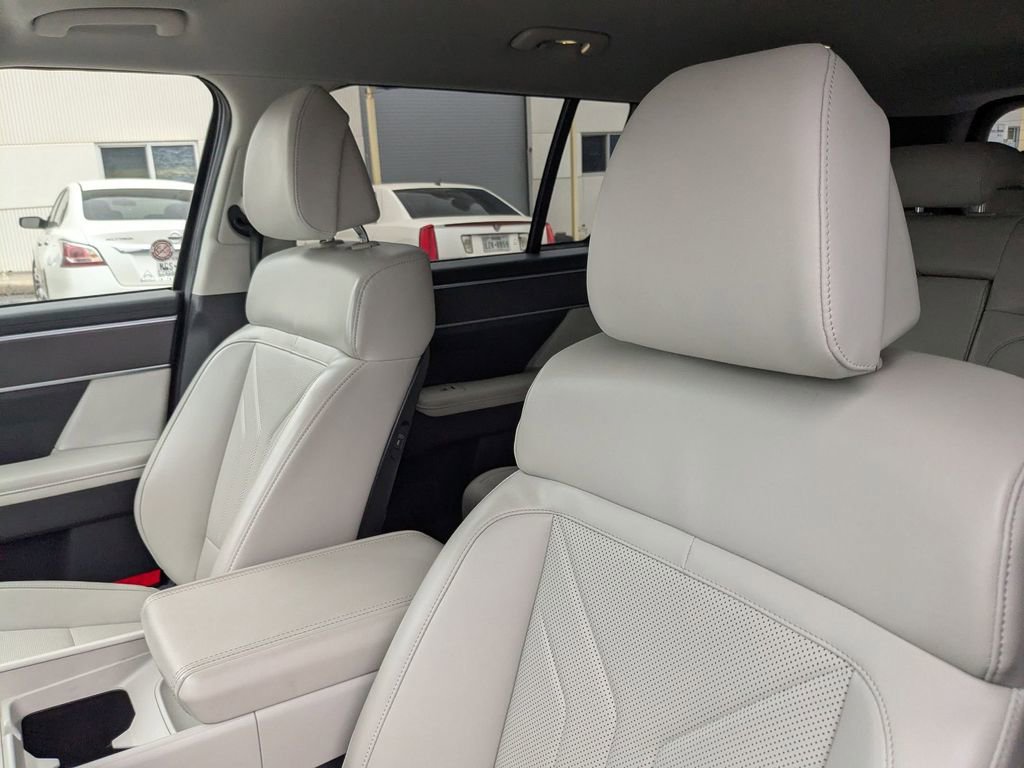 Used 2025 Hyundai Santa Fe SEL FWD image 15