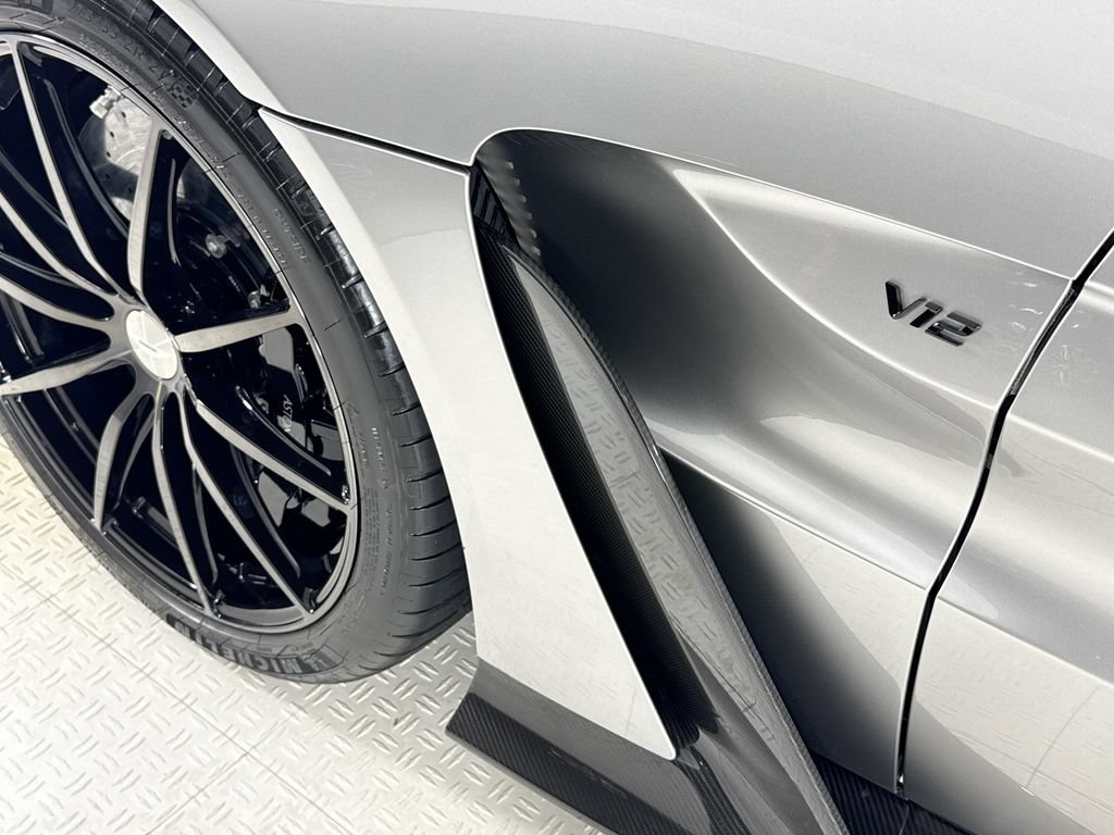 Used 2023 Aston Martin V12 Vantage Roadster RWD image 25