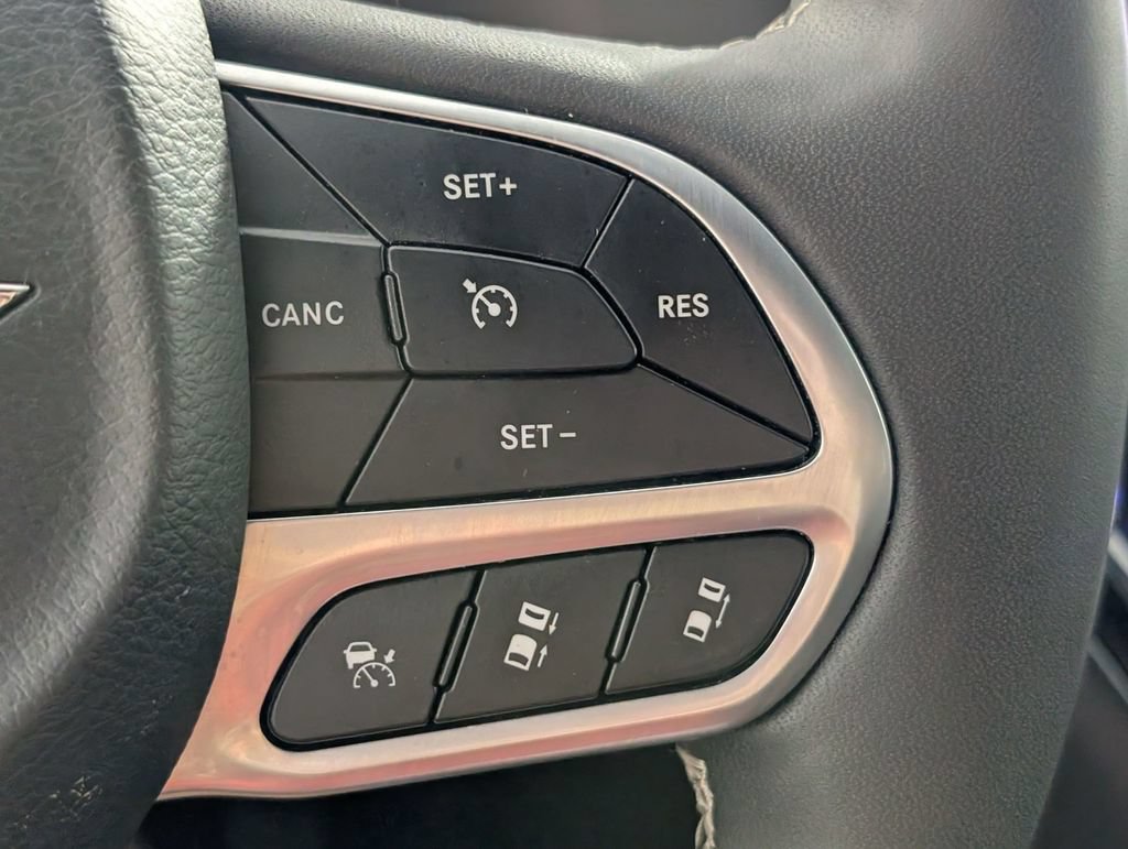 Used 2025 Chrysler Pacifica Select FWD image 18
