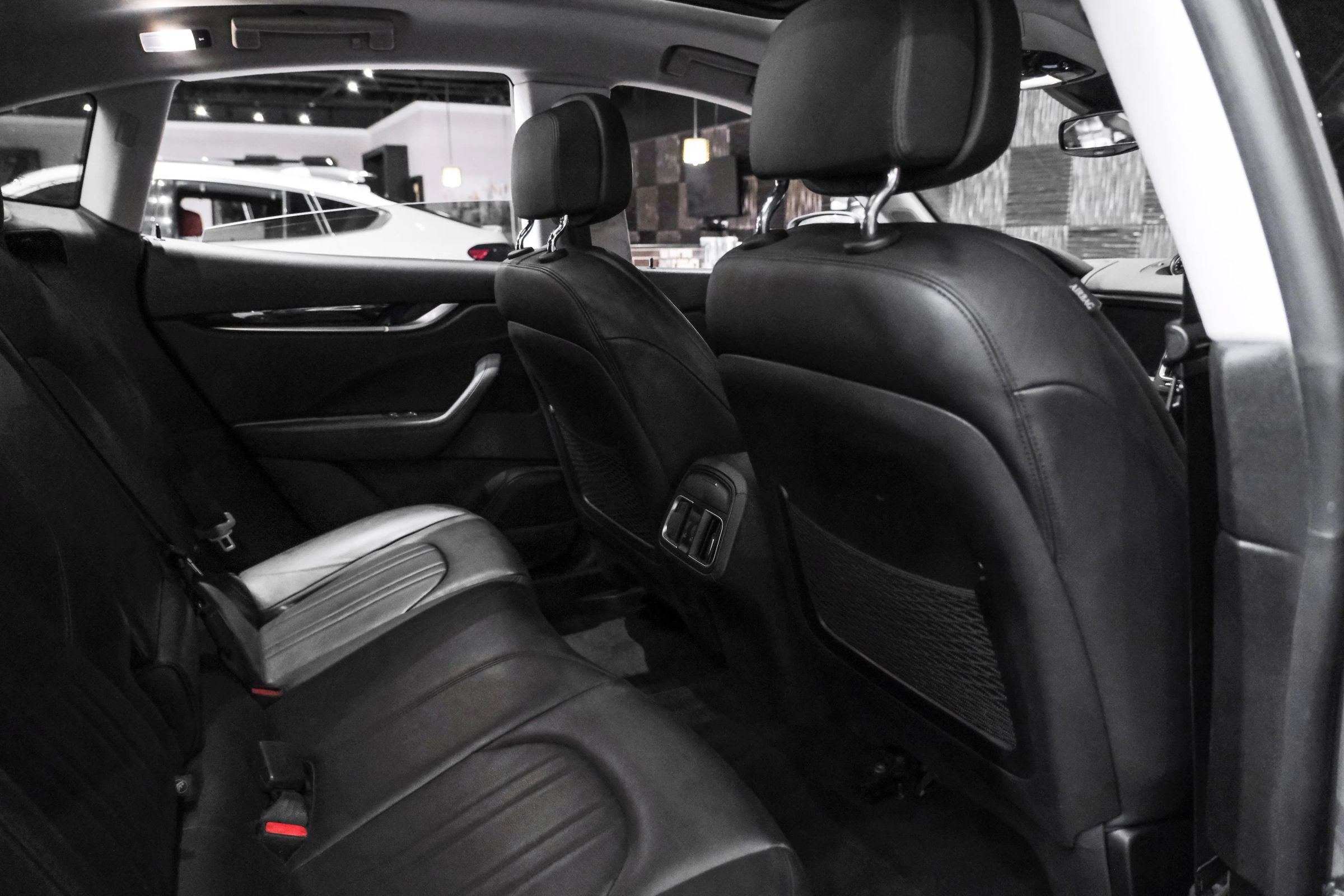 Used 2017 Maserati Levante AWD/4WD image 33