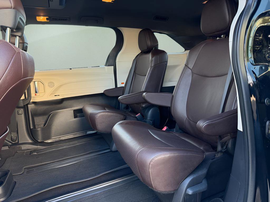 Used 2023 Toyota Sienna Platinum image 36