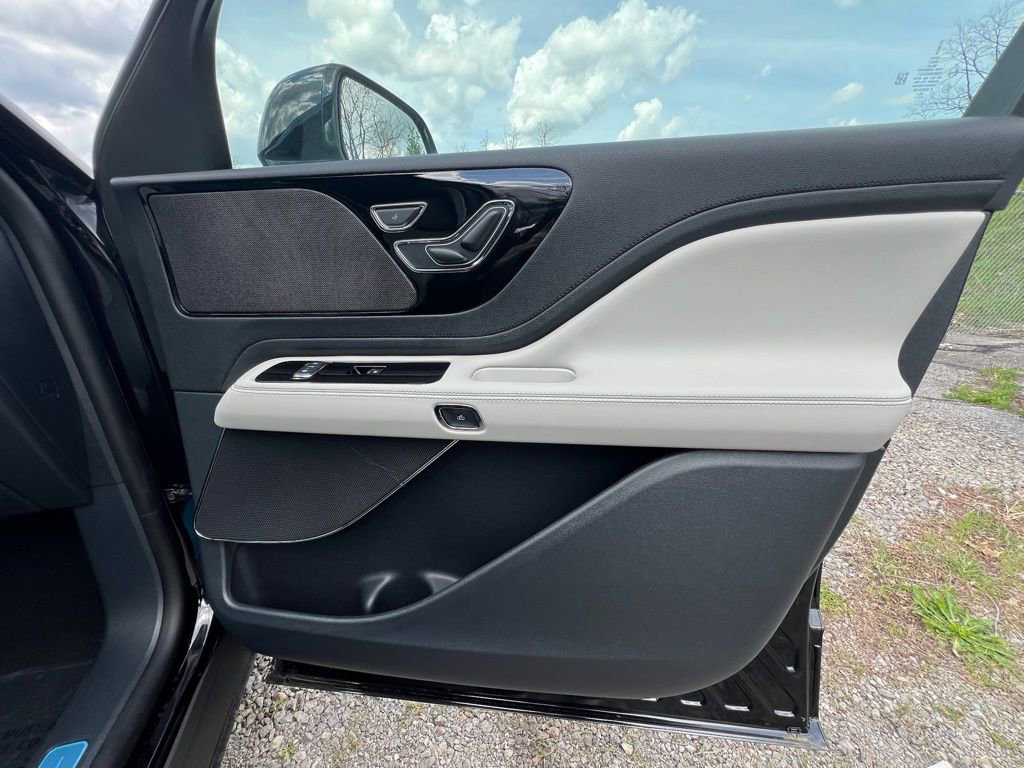New 2026 Lincoln Aviator AWD image 23