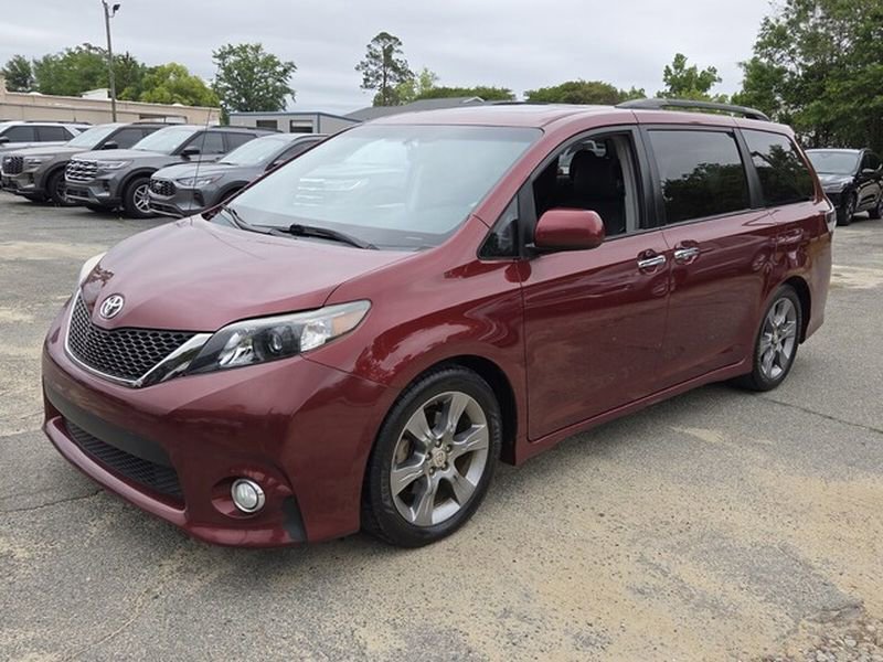 Used 2014 Toyota Sienna SE FWD image 4