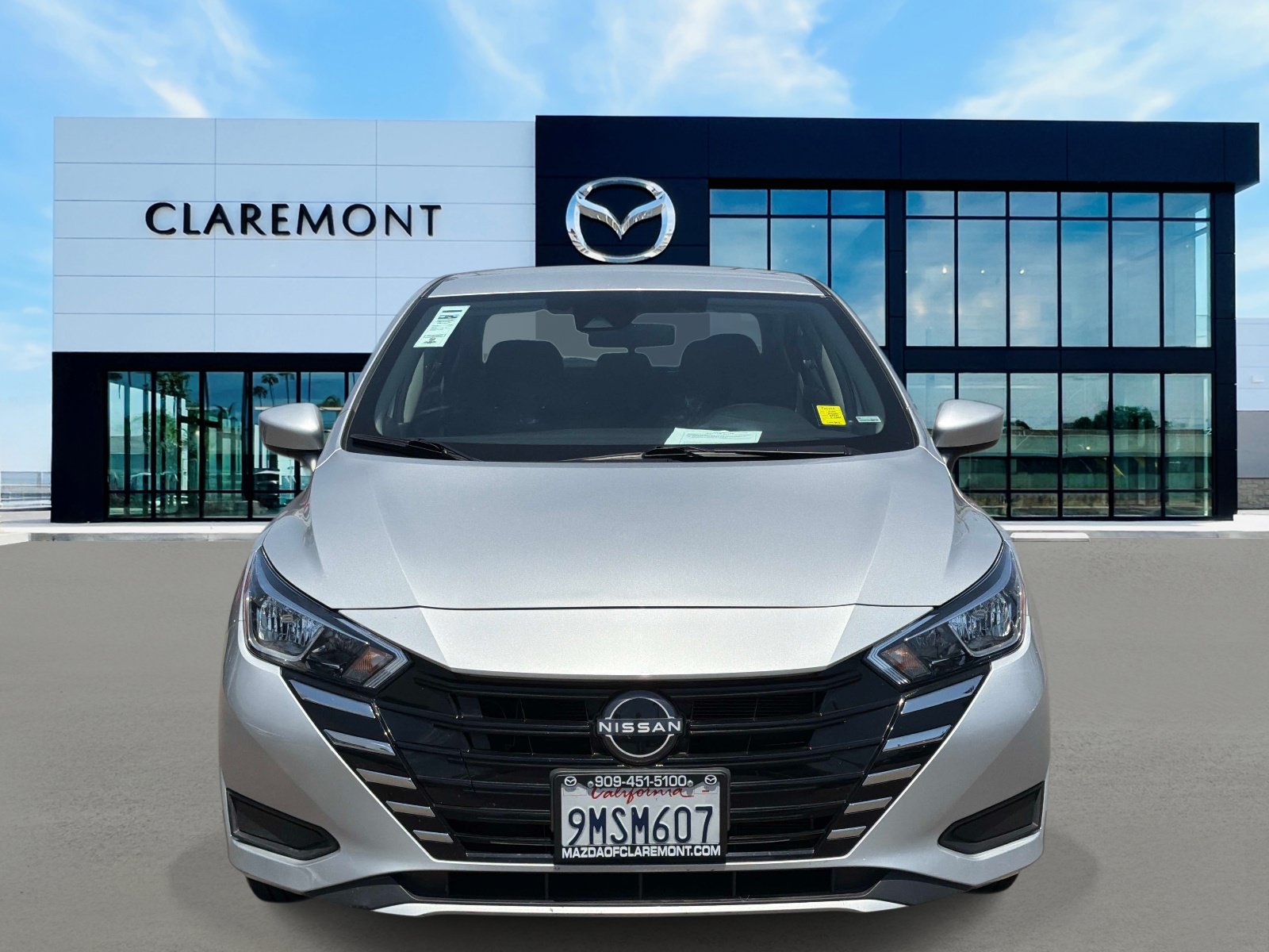 Used 2024 Nissan Versa SV FWD image 2