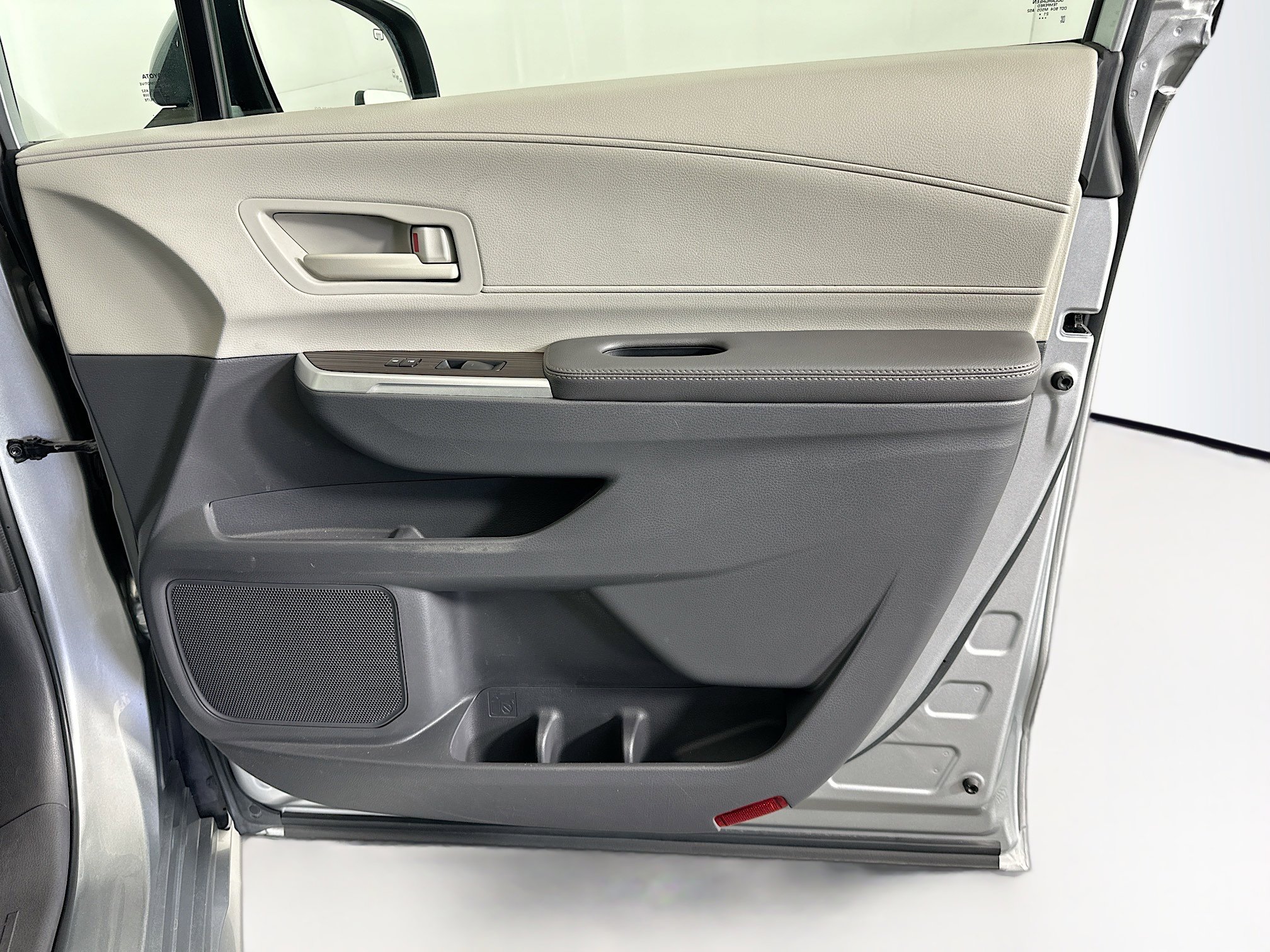 Used 2022 Toyota Sienna LE FWD image 31