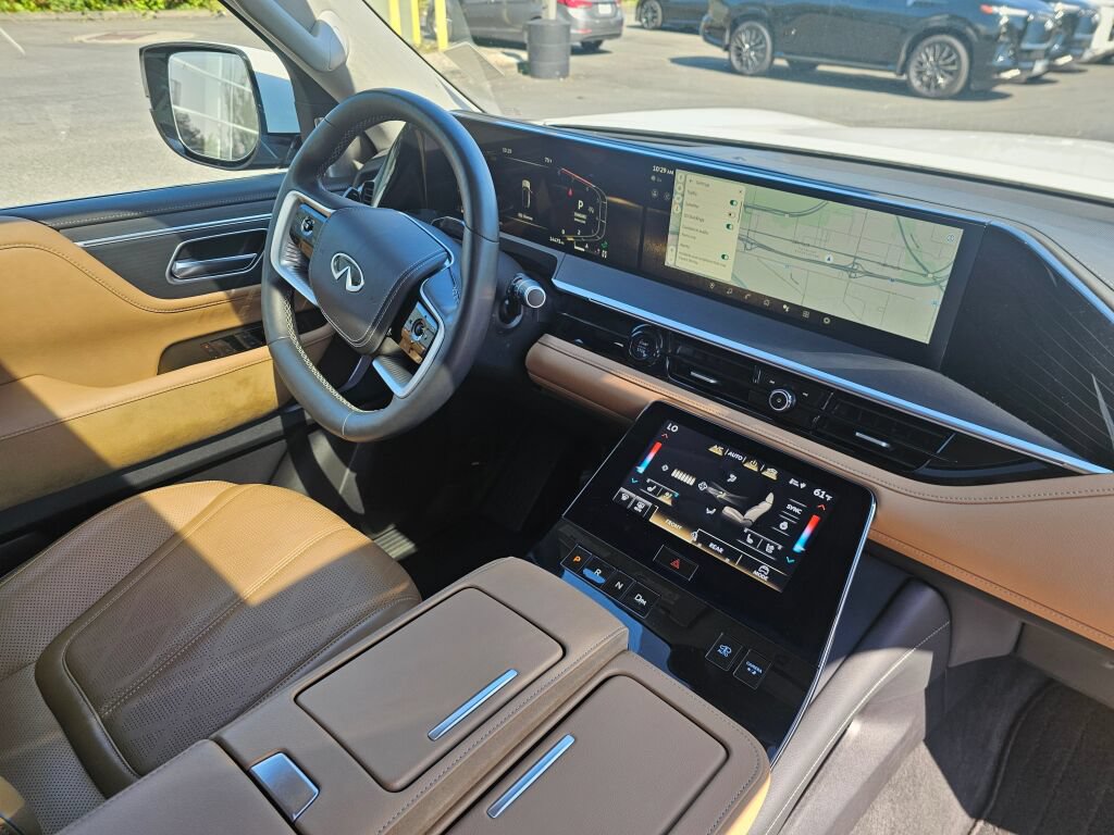 Used 2025 INFINITI QX80 Sensory AWD/4WD image 10