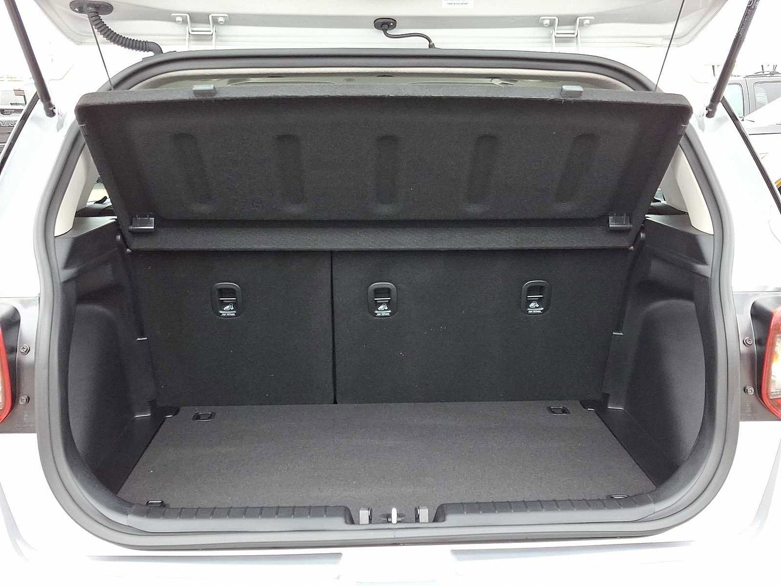 Used 2025 Hyundai Venue SEL image 29