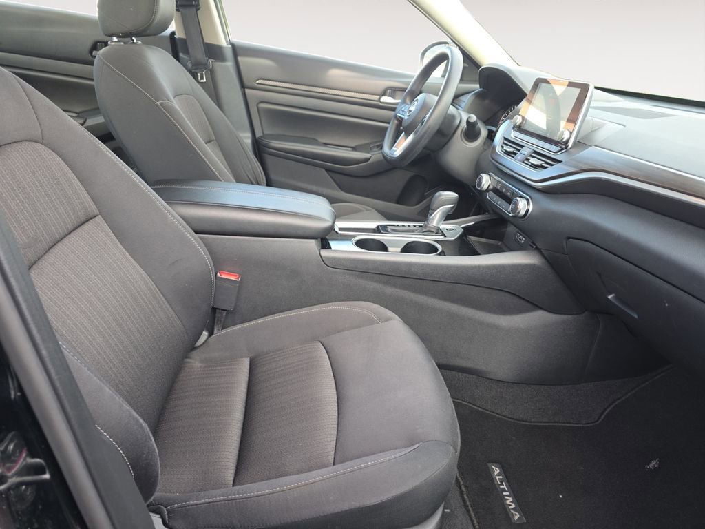 Used 2024 Nissan Altima 2.5 SV FWD image 15