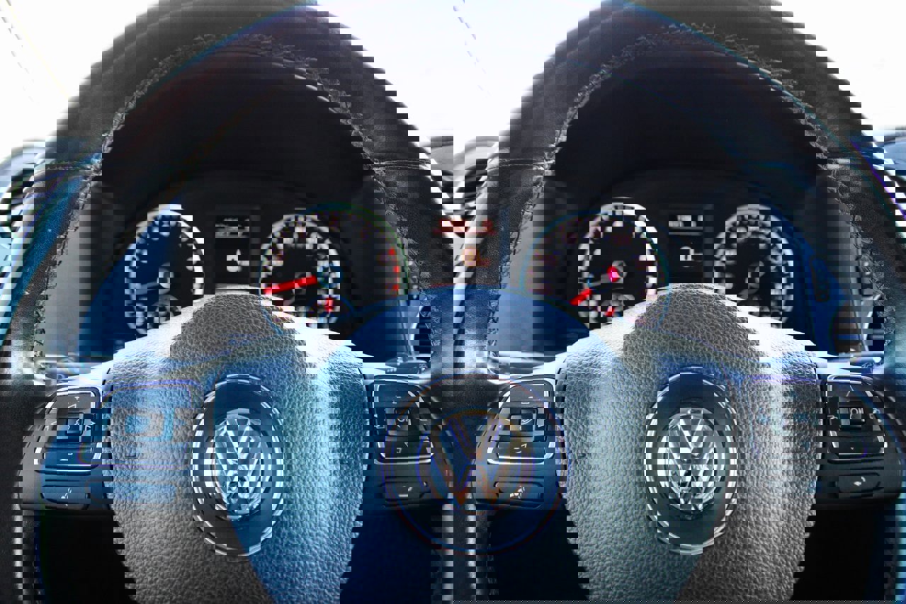 Used 2017 Volkswagen Tiguan S image 25