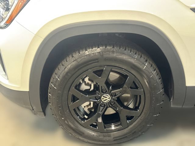 Certified 2025 Volkswagen Atlas Peak Edition SE AWD/4WD image 20