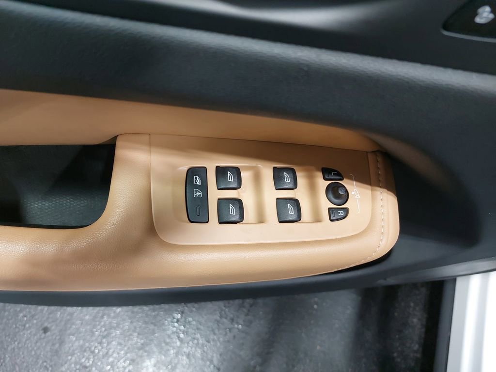 Used 2023 Volvo XC60 B6 Ultimate image 30