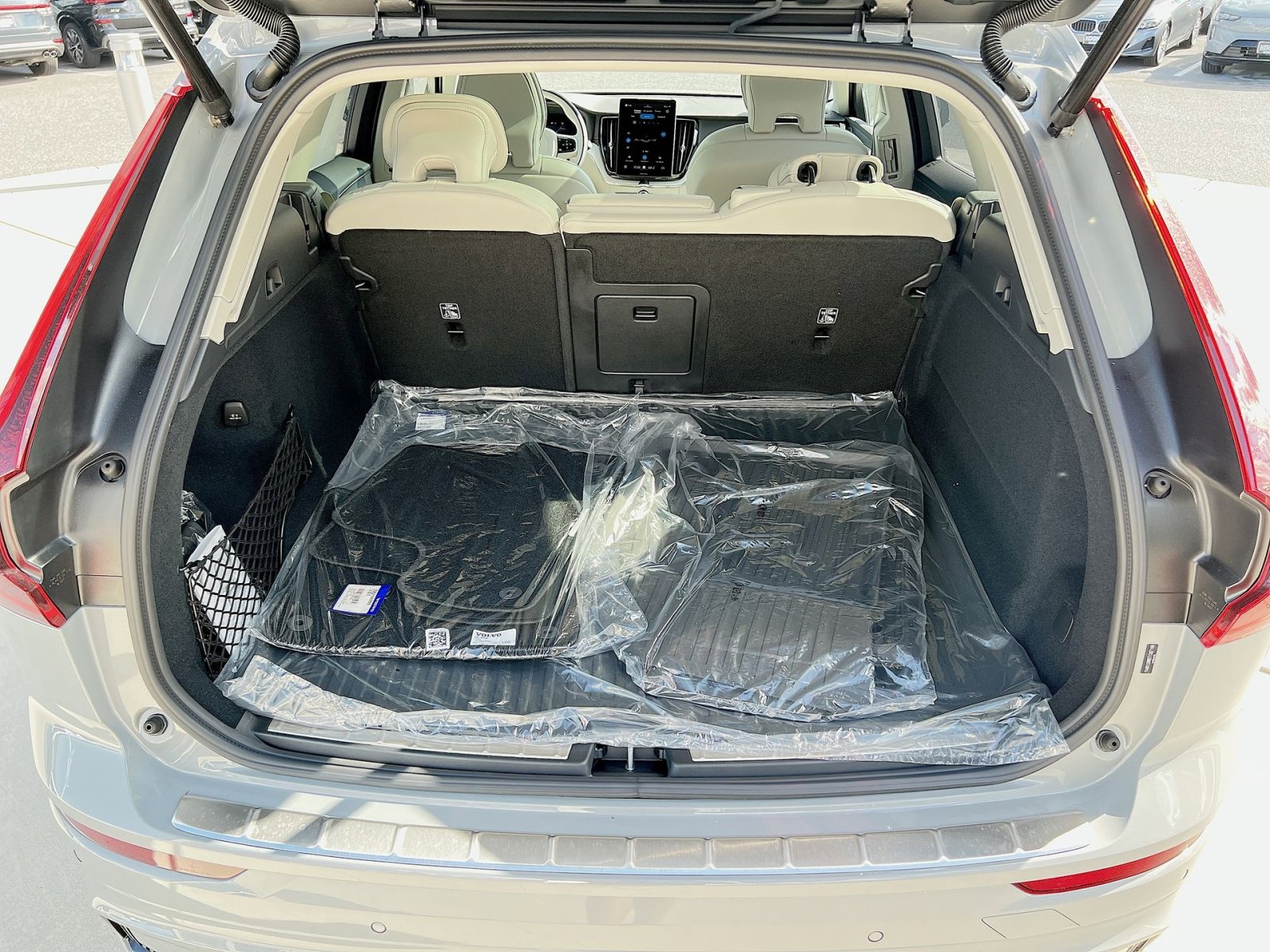 New 2026 Volvo XC60 B5 Ultra w/ Protection Package Premier image 26