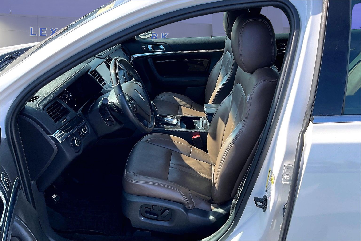Used 2013 Lincoln MKS AWD image 20