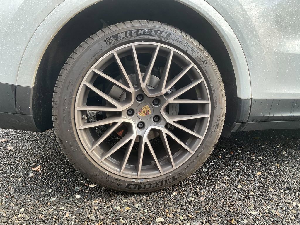 Used 2020 Porsche Cayenne S image 31