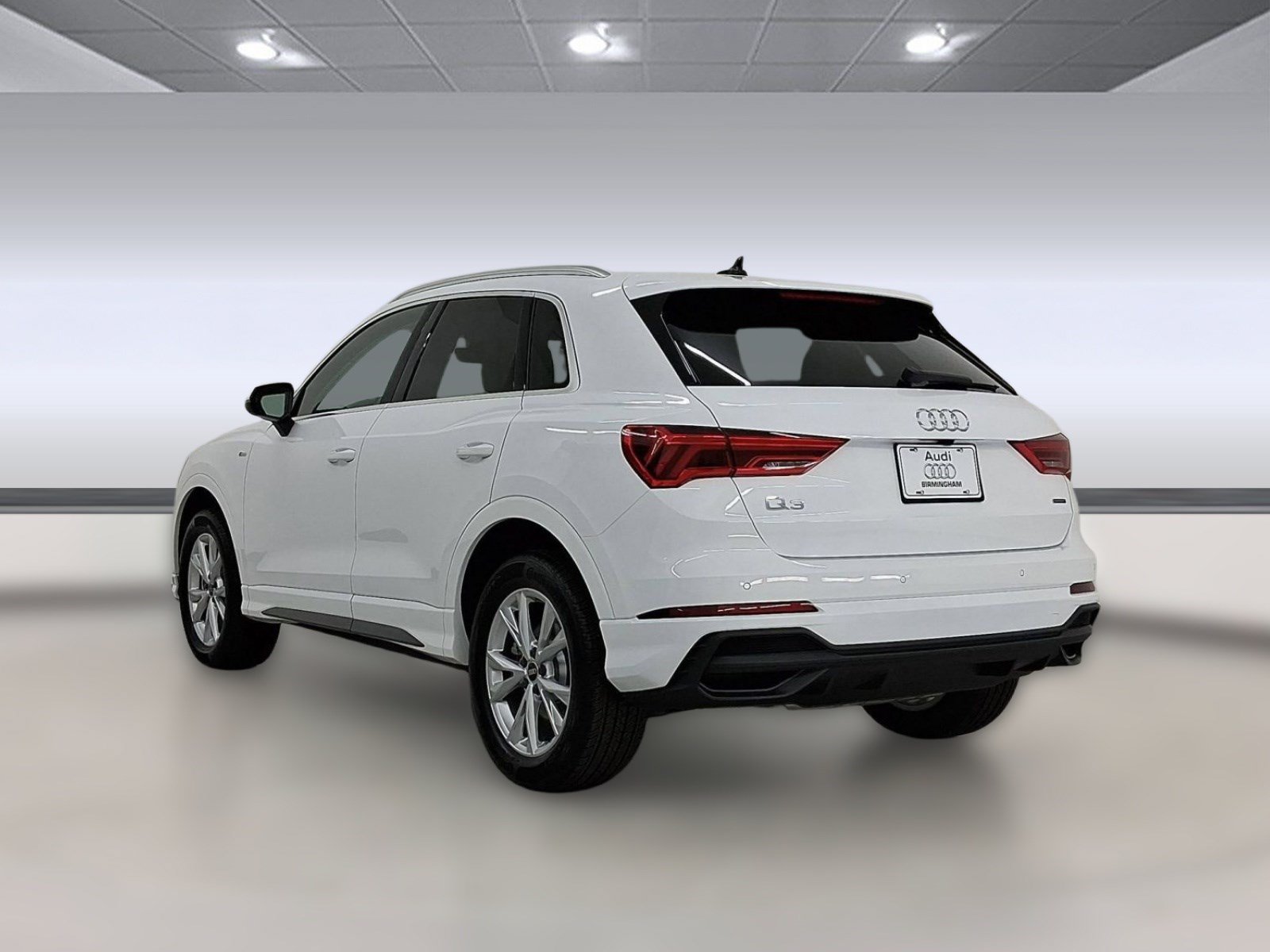 Used 2025 Audi Q3 2.0T Premium w/ Convenience Package AWD/4WD image 3