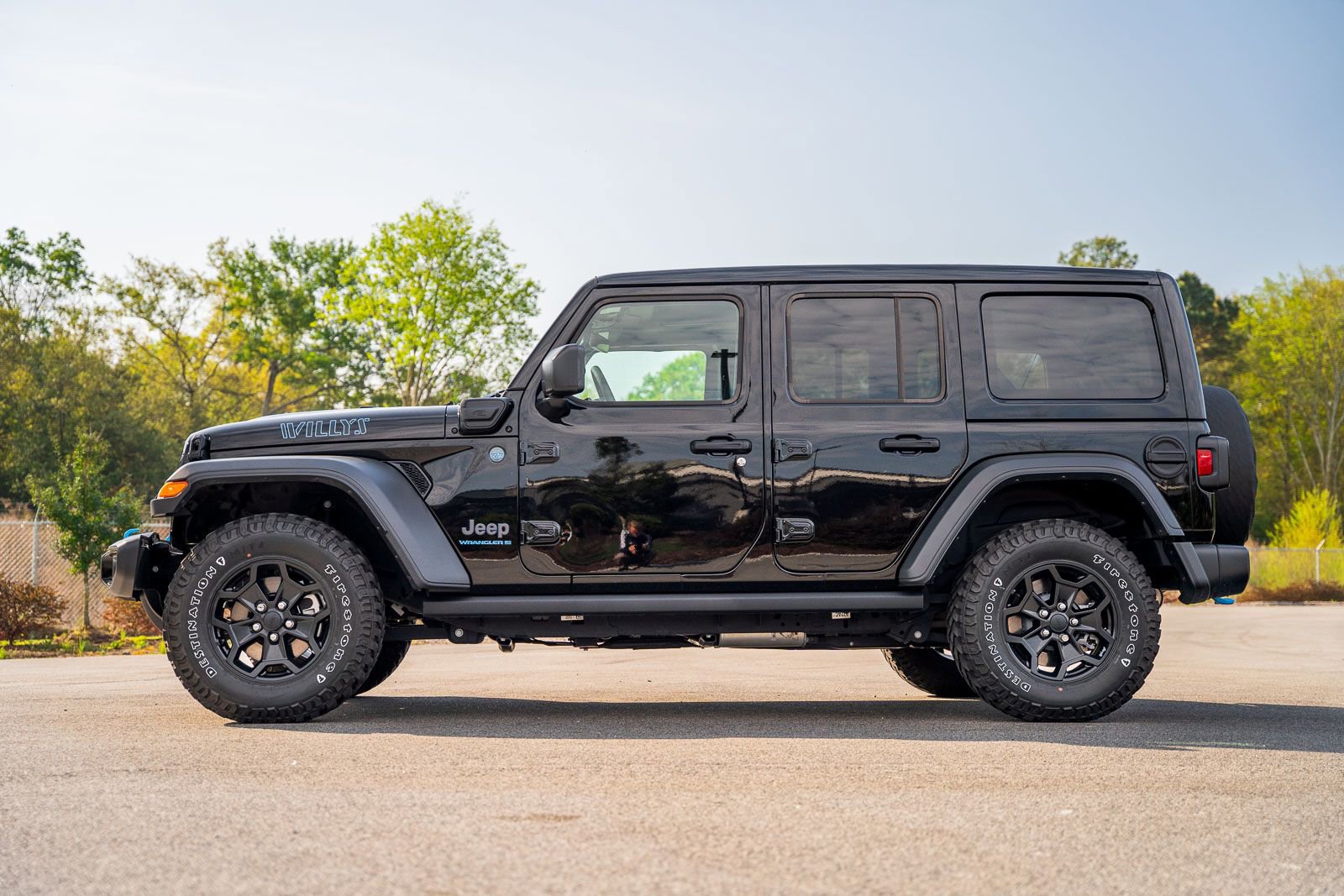 Used 2023 Jeep Wrangler Unlimited w/ Sun & Screen Package image 7