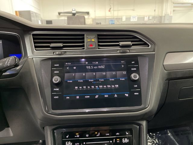 Used 2023 Volkswagen Tiguan SE w/ Panoramic Sunroof Package AWD/4WD image 21