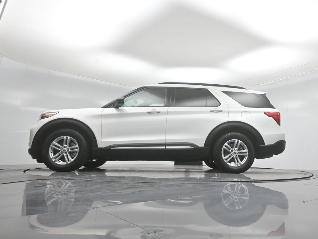 Certified 2023 Ford Explorer XLT w/ Equipment Group 202A RWD image 8