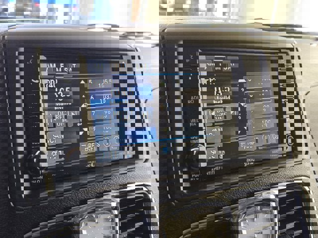 Used 2015 Chrysler Town & Country Touring w/ Driver Convenience Group image 22