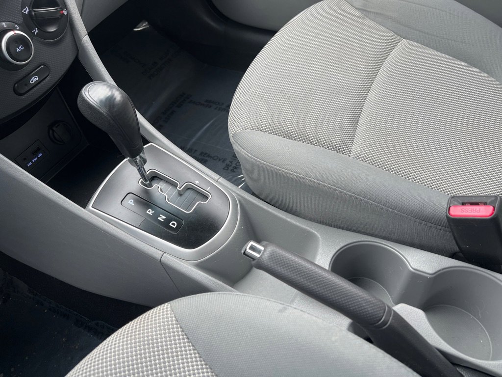 Used 2013 Hyundai Accent GLS FWD image 24