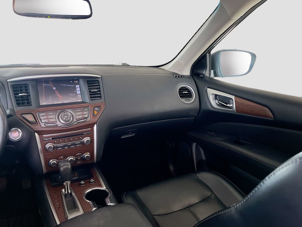 Used 2019 Nissan Pathfinder Platinum w/ Cargo Package image 24