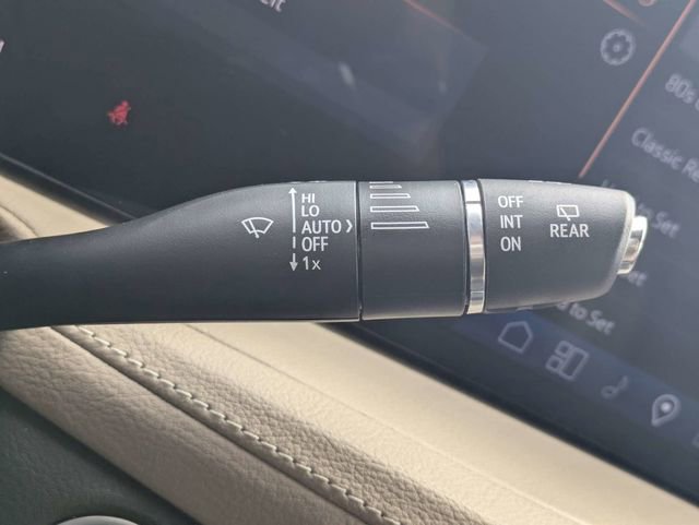 Used 2025 Cadillac XT4 Premium Luxury FWD image 27