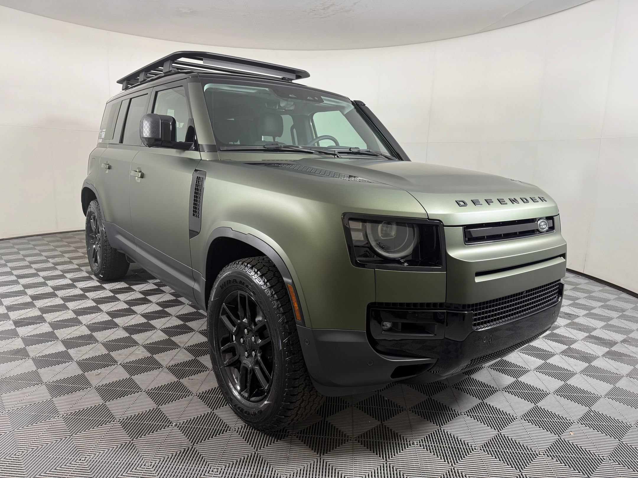 New 2026 Land Rover Defender 110 X-Dynamic SE AWD/4WD image 7