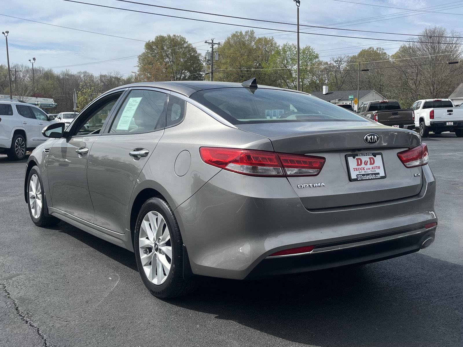 Used 2016 Kia Optima EX w/ Premium Package image 3
