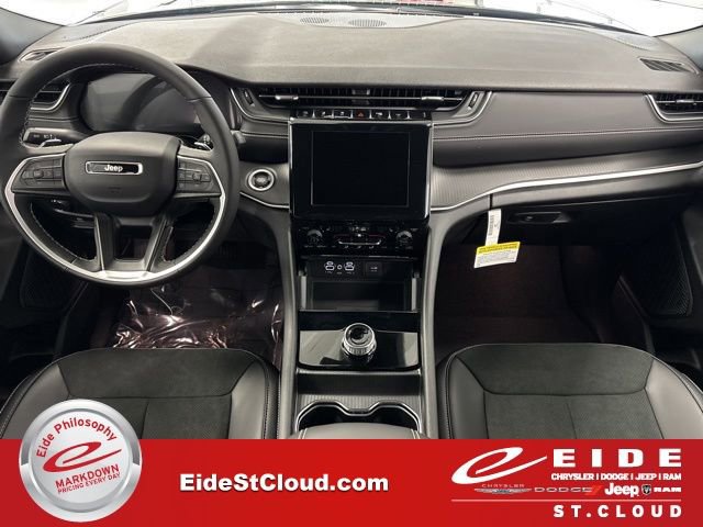 New 2025 Jeep Grand Cherokee Altitude image 34