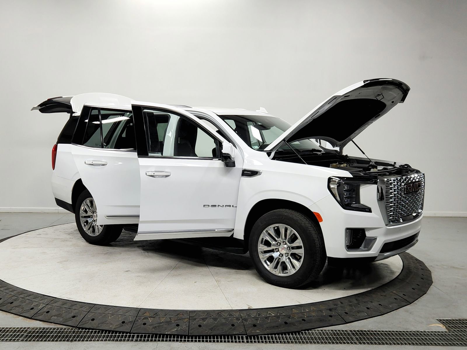 Used 2023 GMC Yukon Denali image 9
