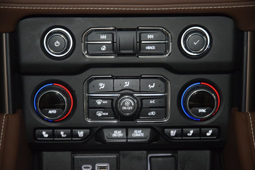 Used 2024 Chevrolet Suburban High Country image 32