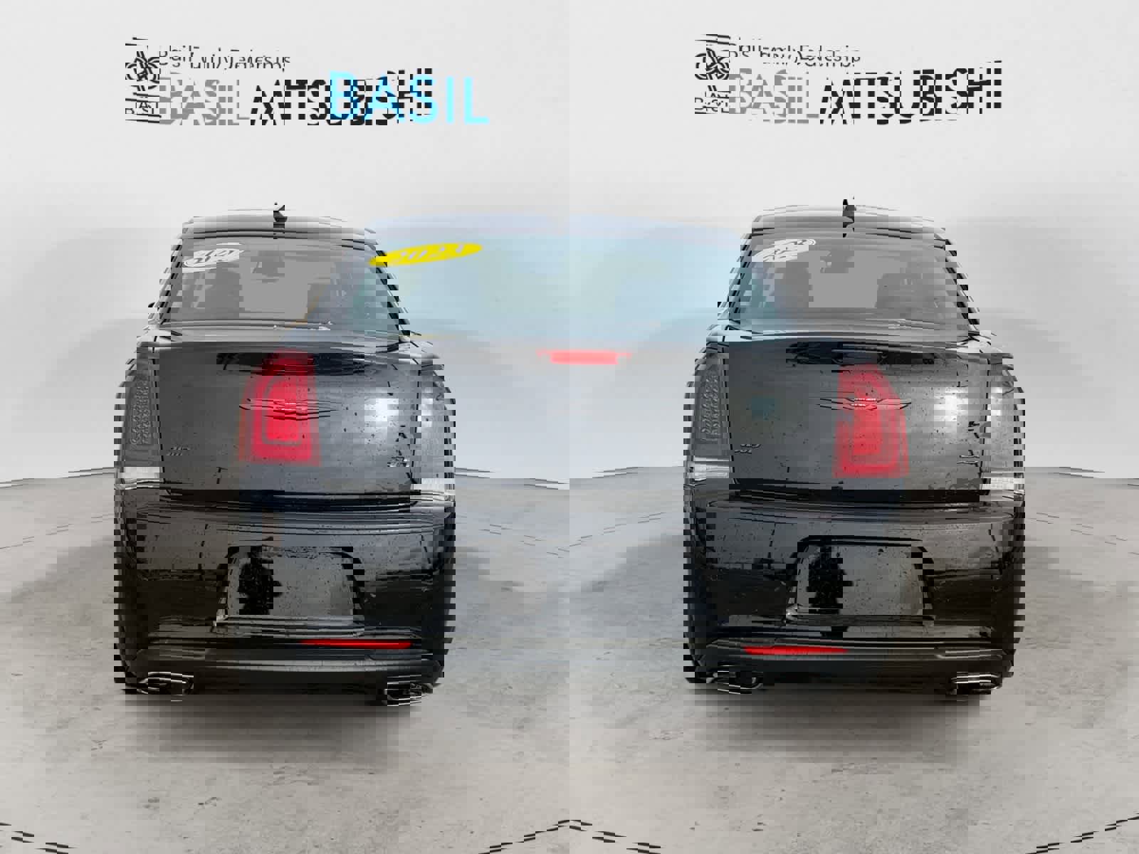 Used 2023 Chrysler 300 Touring L w/ Popular Equipment Group image 4