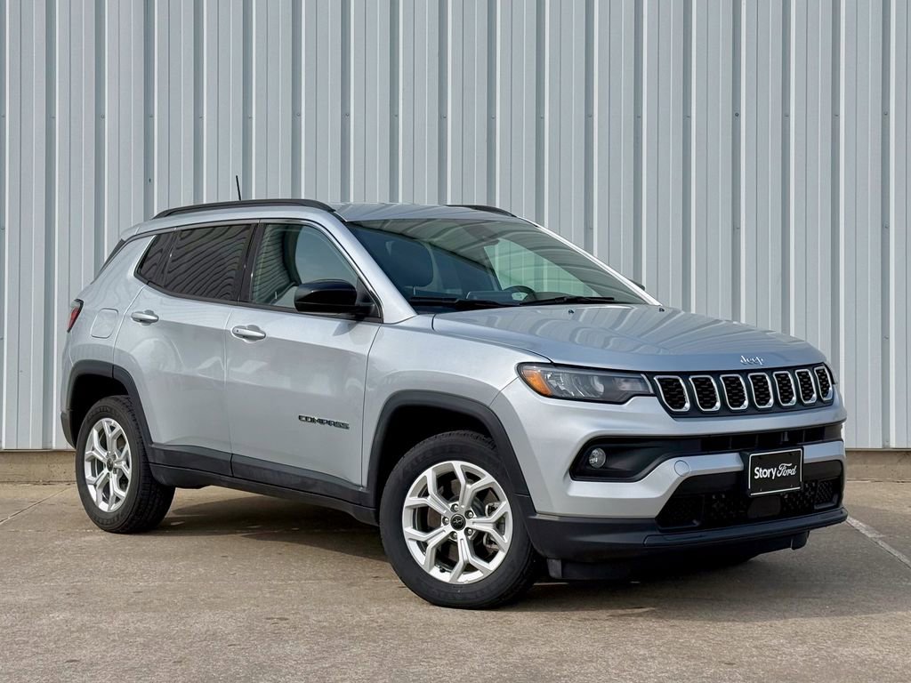 Used 2025 Jeep Compass Latitude image 8