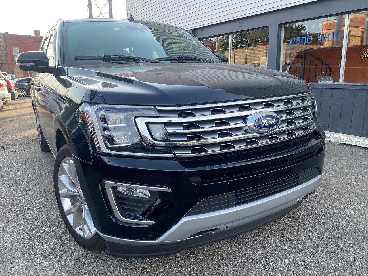 Used 2018 Ford Expedition Limited w/ Equipment Group 302A image 4