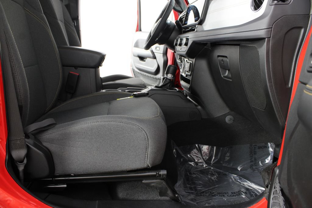 Used 2025 Jeep Wrangler Unlimited Sahara AWD/4WD image 19