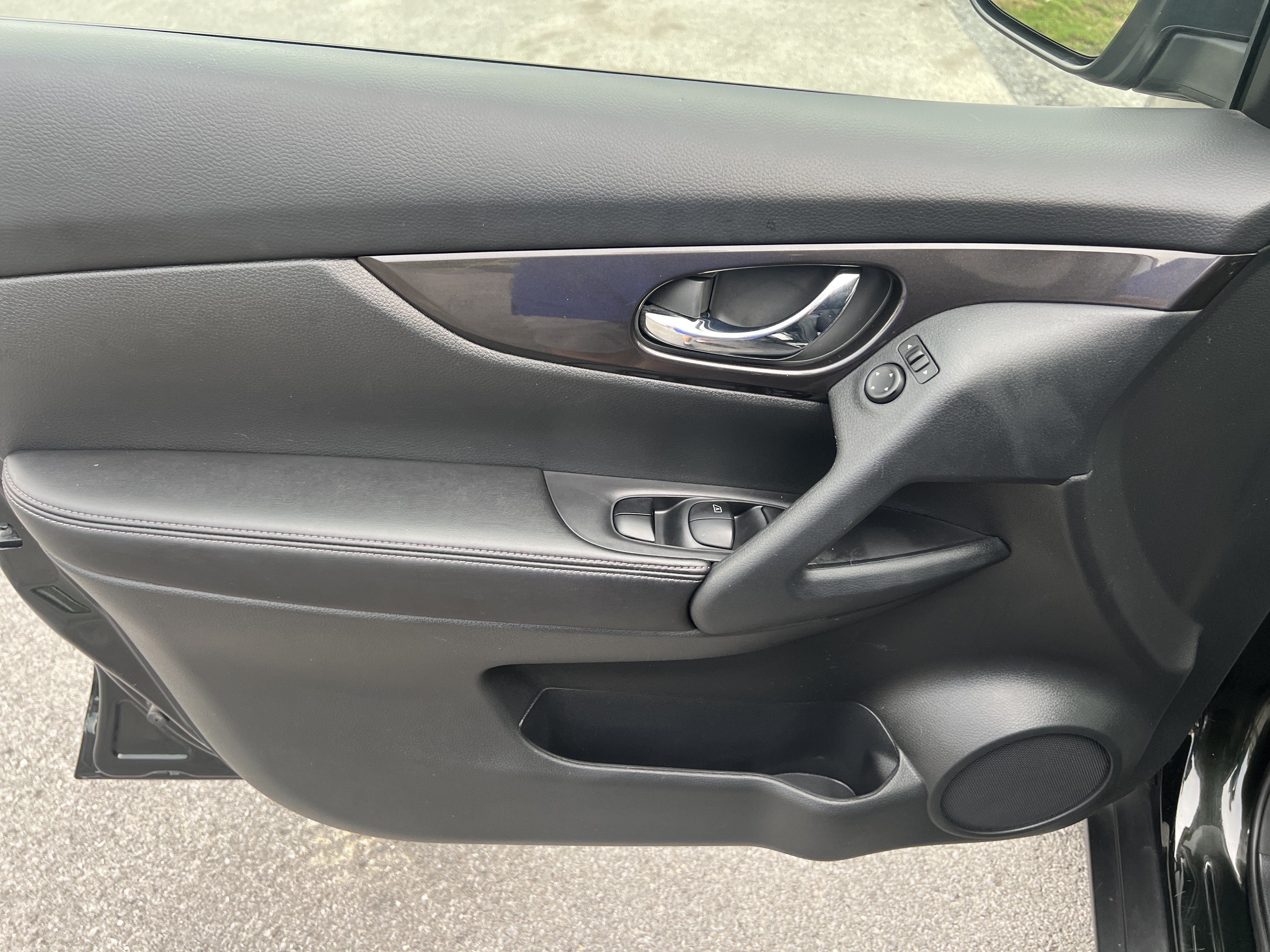 Used 2019 Nissan Rogue SV AWD/4WD image 15