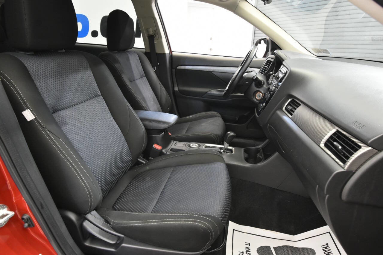 Used 2016 Mitsubishi Outlander ES image 16