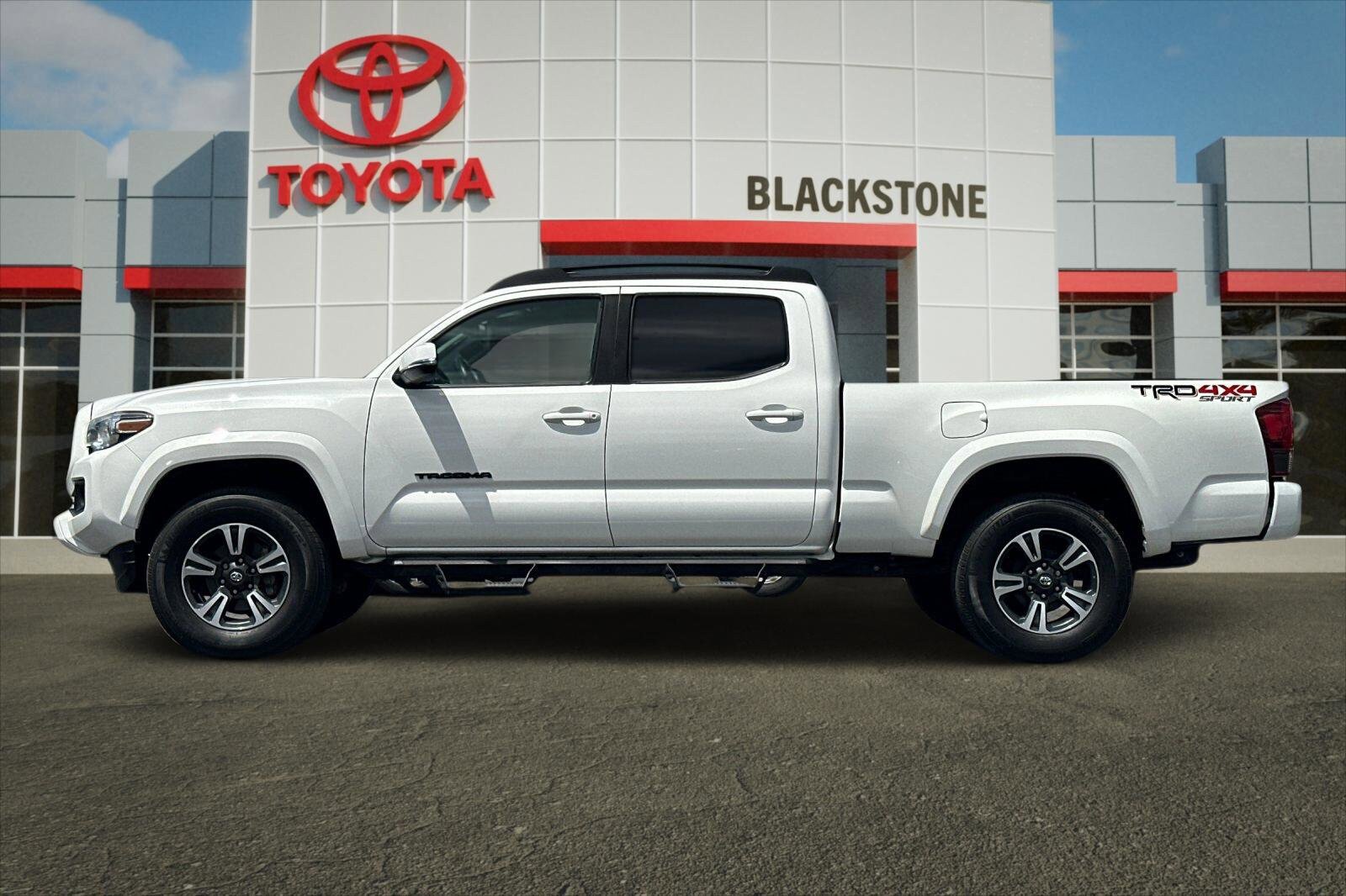 Used 2019 Toyota Tacoma TRD Sport w/ Technology Package AWD/4WD image 6