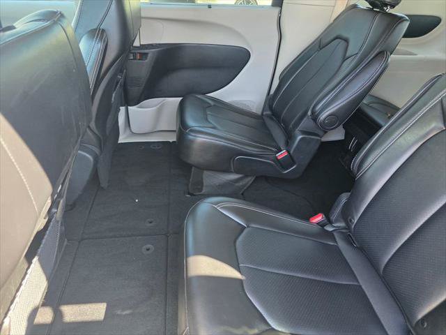 Certified 2024 Chrysler Pacifica Touring-L FWD image 15