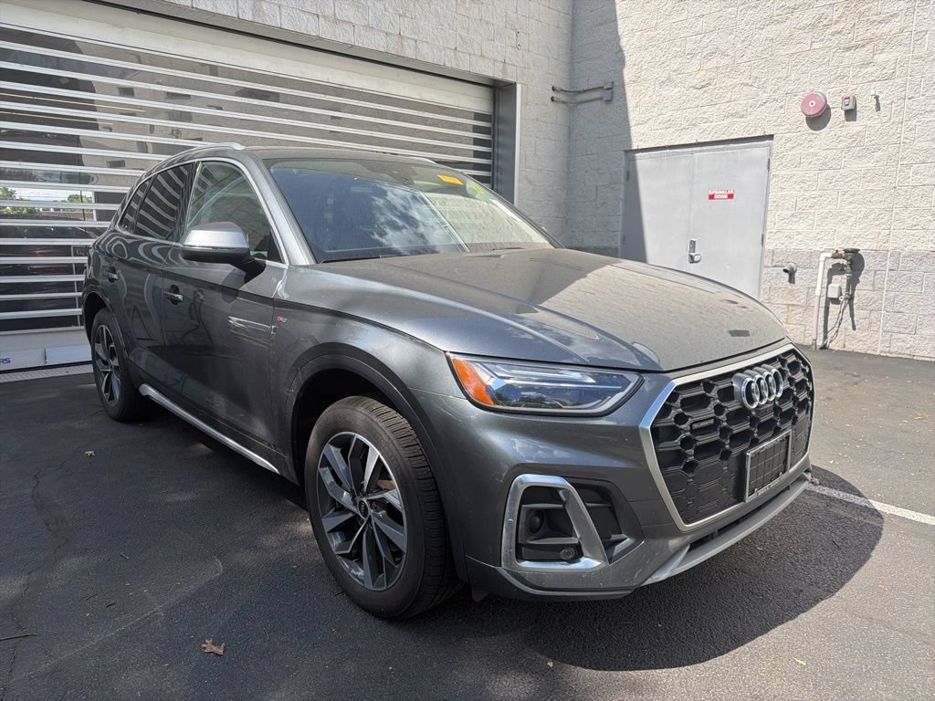 Used 2023 Audi Q5 2.0T Premium Plus w/ Premium Plus Package AWD/4WD image 3