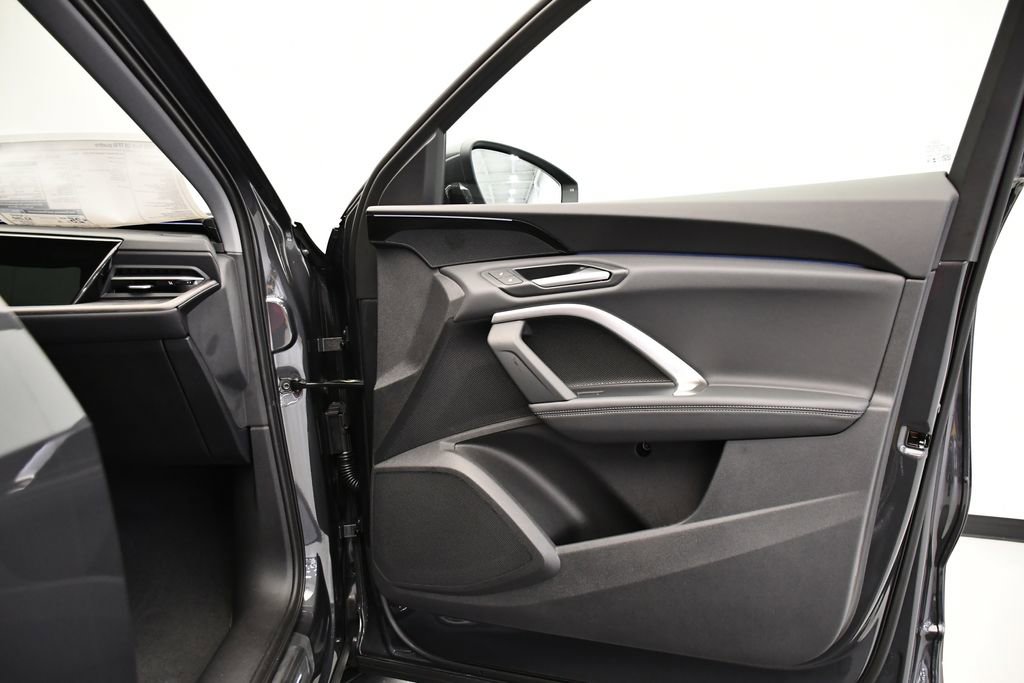 Used 2025 Audi Q5 Premium w/ Convenience Package image 43