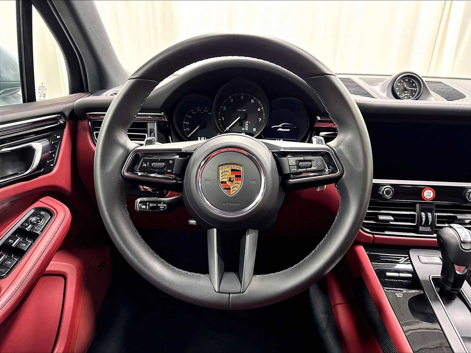 Used 2026 Porsche Macan AWD/4WD image 17