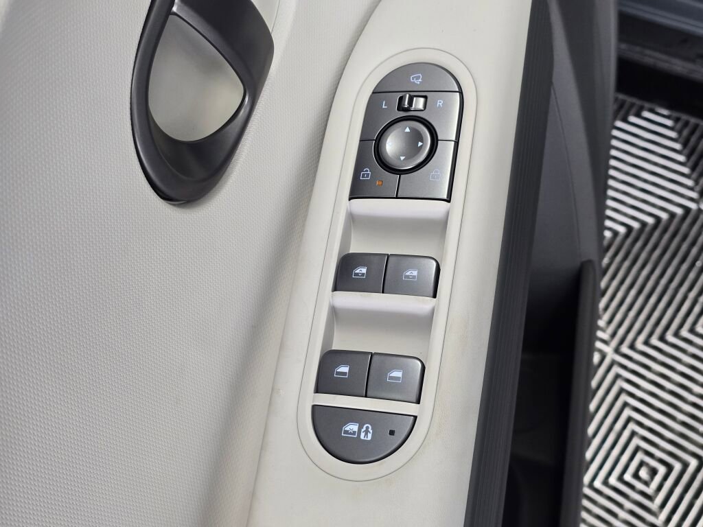 New 2025 Hyundai Ioniq 5 SEL image 19