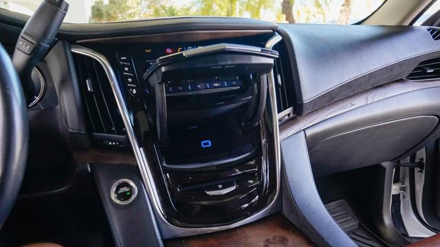 Used 2019 Cadillac Escalade ESV Premium Luxury image 56