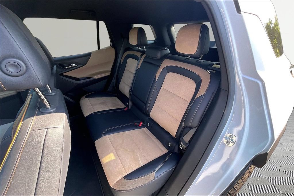 Used 2025 Chevrolet Equinox ACTIV w/ Safety and Technology Package AWD/4WD image 25