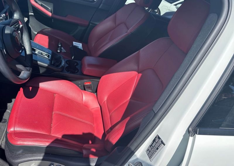 Used 2023 Porsche Macan Turbo image 3