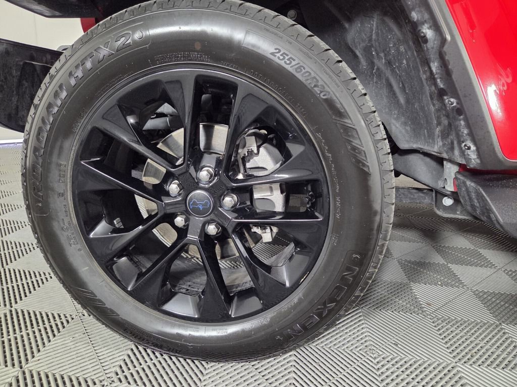 Certified 2025 Jeep Wrangler Sahara image 9