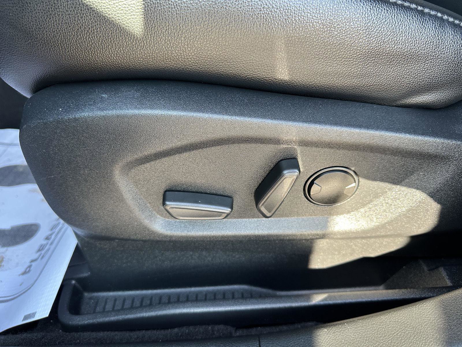 Used 2024 Ford Edge Titanium image 23